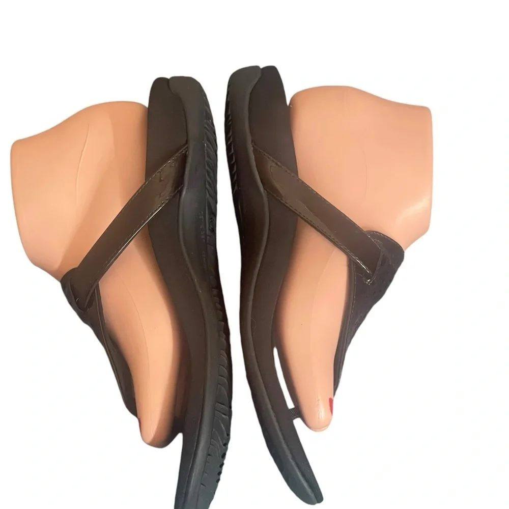 Vionic Tropez Women's Patent Leather Thong black sandals‎ size 8